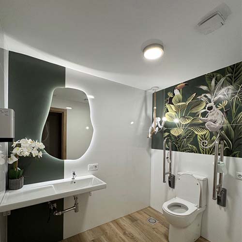 Sala con iluminación de fiesta